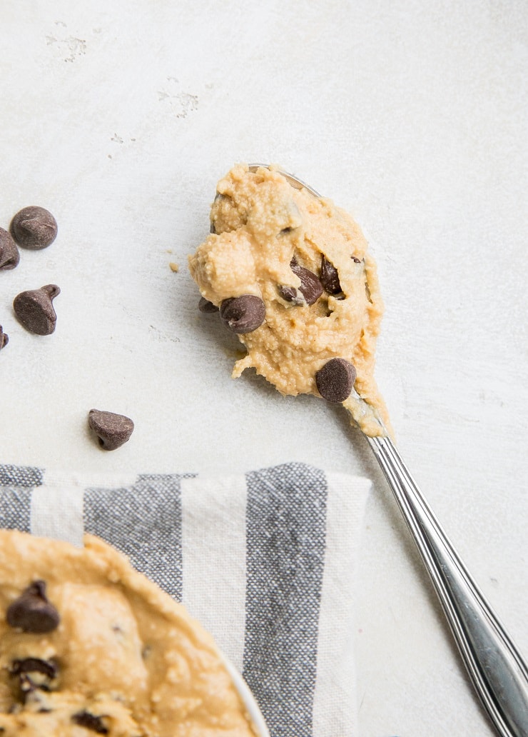 Low-Carb Peanut Butter Edible Cookie Dough - only 4 ingredients and 5 minutes of time makes this ready-to-eat egg-free cookie dough!