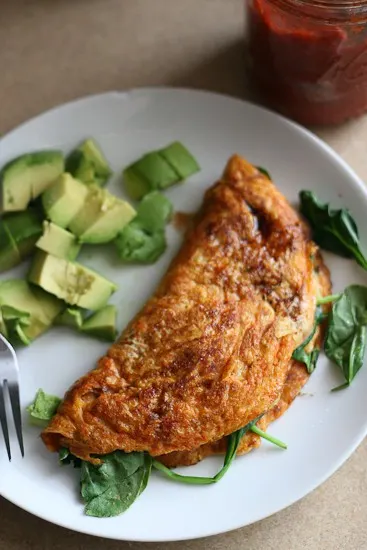 10-minute Sun-dried Tomato and Spinach Omelet
