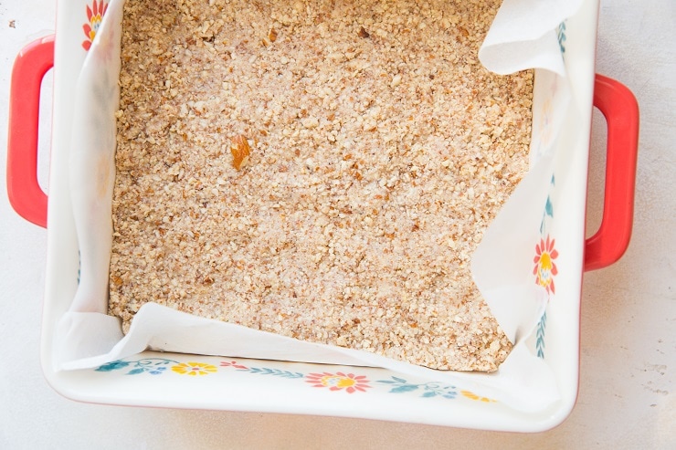 Grain-free no-bake pie crust made with almonds