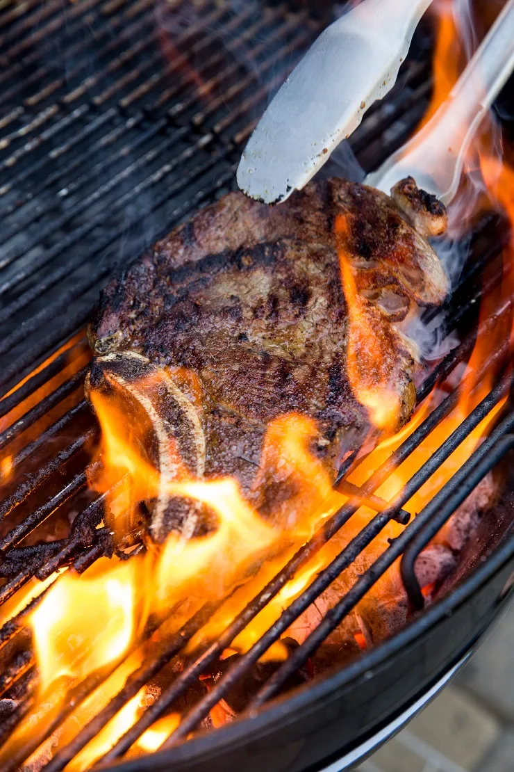 How to grill steak - grilling steak is easy. With a few tips you'll make the best grilled steak for eternity.