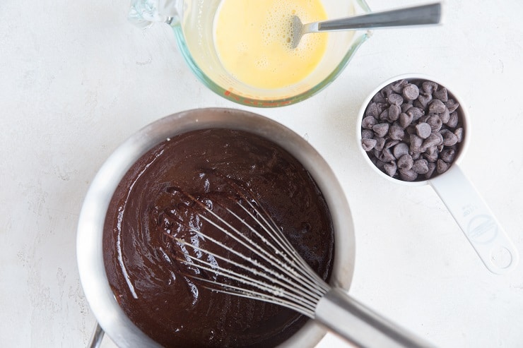 Whisk the eggs and add them to the brownie mix