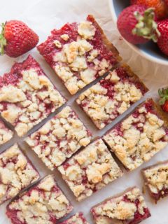 Easy 5-Ingredient Keto Strawberry Crumb Bars - grain-free, sugar-free, delicious crumb bars that are so easy to make!