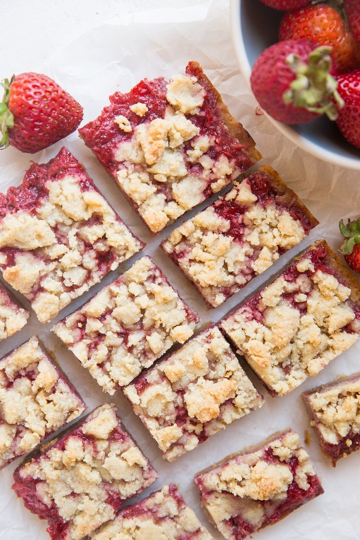 Easy 5-Ingredient Keto Strawberry Crumb Bars - grain-free, sugar-free, delicious crumb bars that are so easy to make!