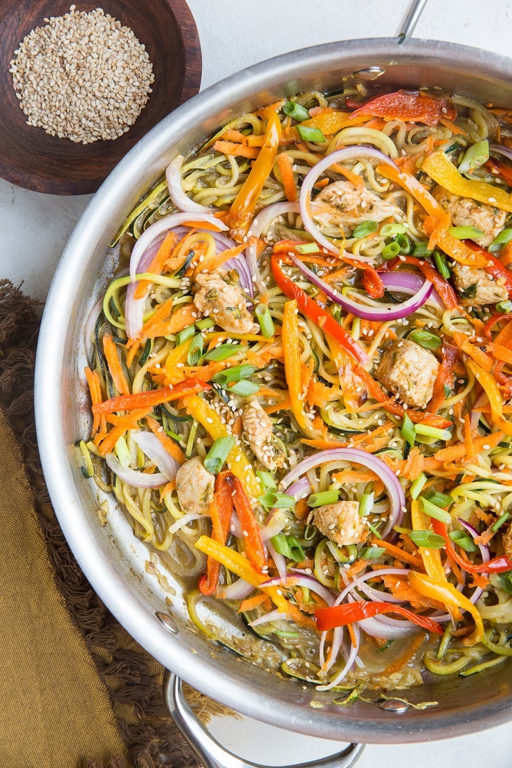 Chicken Chow Mein Zoodles - gluten-free, grain-free, refined sugar-free healthy dinner recipe with zucchini noodles! Paleo, keto, whole30