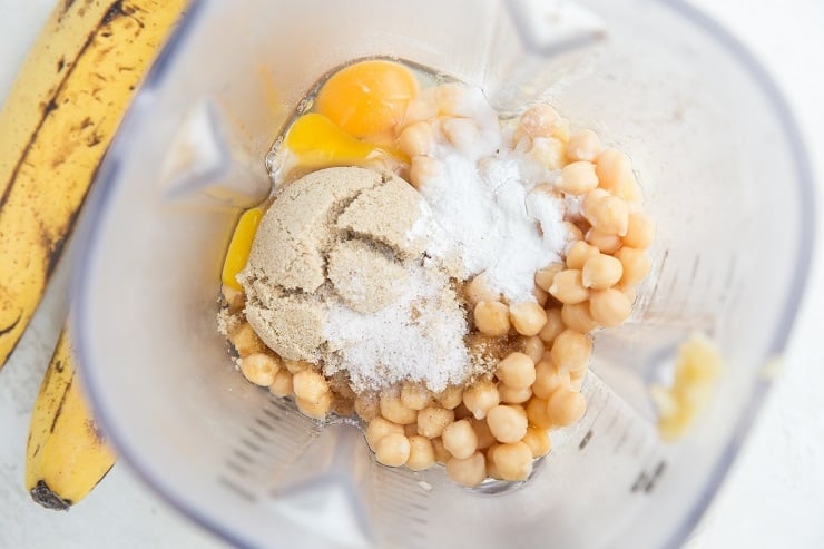 Blend the ingredients for the chickpea muffins until smooth.
