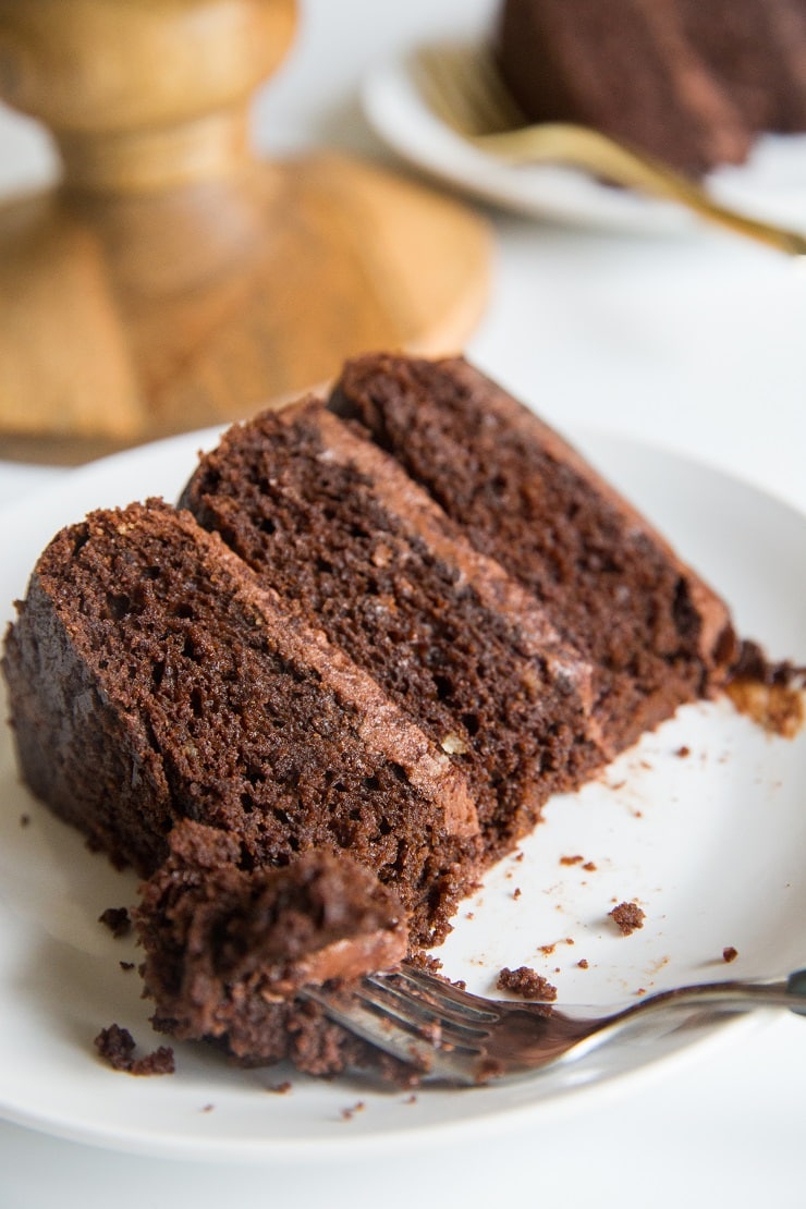 Keto Chocolate Buttercream recipe for cake, breads, cookies, muffins, cupcakes, brownies, and more. Sugar-free, low-carb and easy to make. Includes paleo, vegan, and dairy-free options