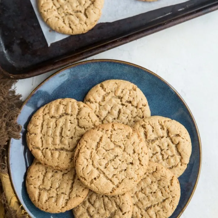 5-Ingredient Keto Peanut Butter Cookies - flourless, grain-free, sugar-free, easy to make and delicious!