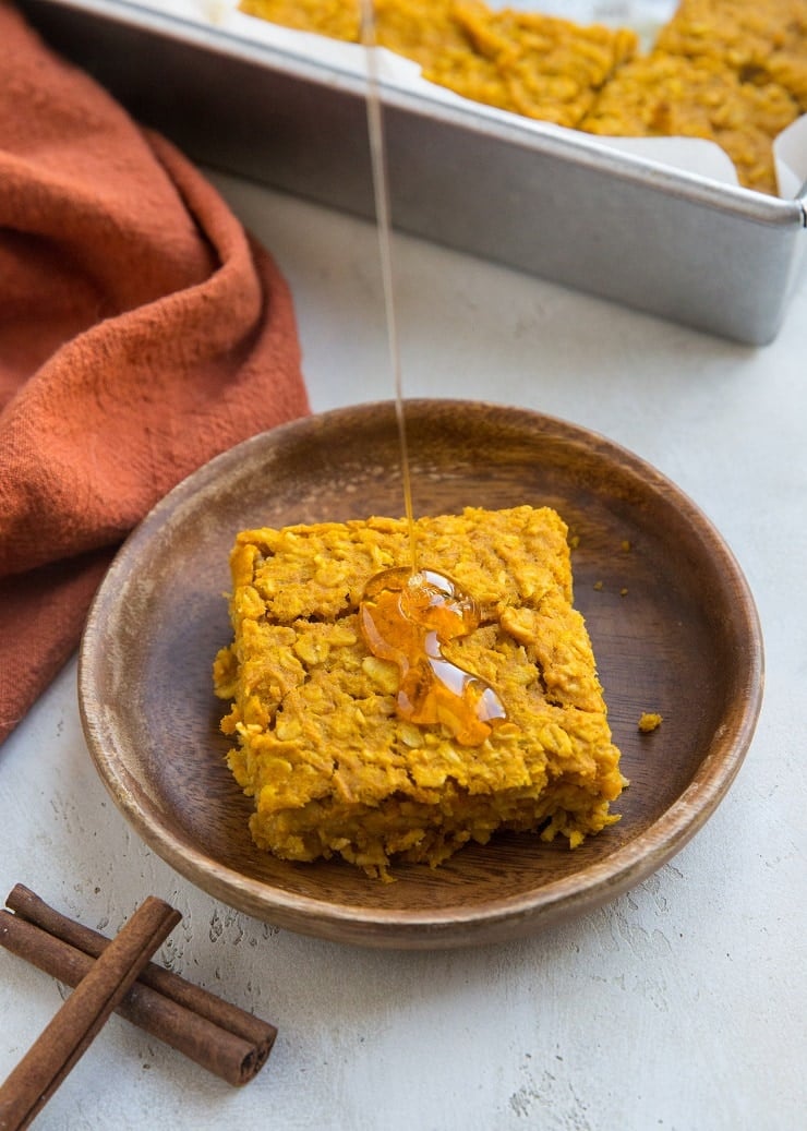 Gluten-Free Pumpkin Baked Oatmeal (dairy-free) - delicious baked oatmeal recipe with fall flavors for a healthy breakfast