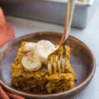 Pumpkin Baked Oatmeal (gluten-free, dairy-free) - a fall-infused healthy breakfast full of complex carbs and all the flavor!