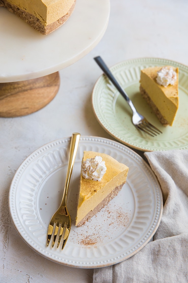 Keto Pumpkin Cheesecake (Dairy-Free, Vegan, No-Bake) - a deliciously creamy, tangy pumpkin spice healthy dessert