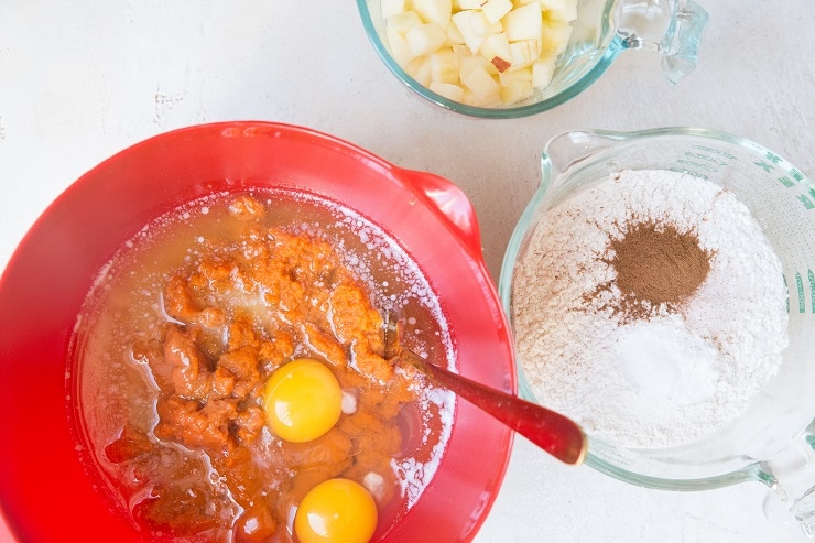 Mix the wet ingredients in a mixing bowl
