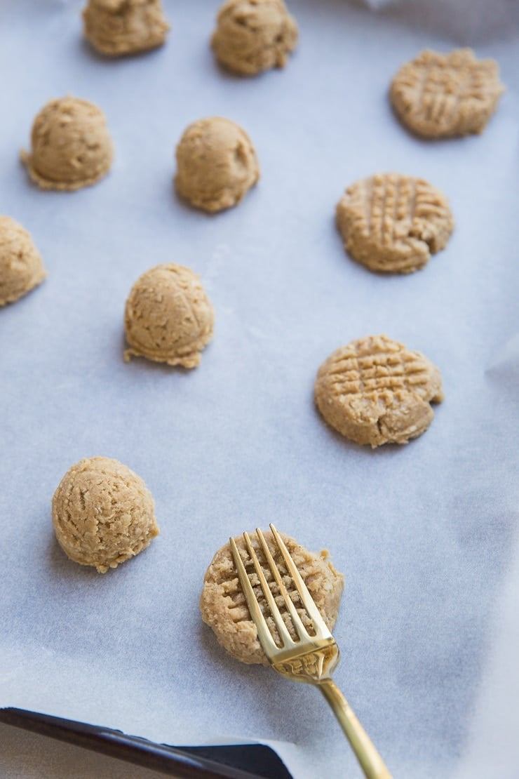 Make balls out of the peanut butter cookie dough and press with a fork to make crisscross indentations.