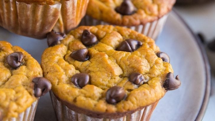 Flourless Chickpea Pumpkin Muffins - gluten-free, dairy-free, refined sugar-free healthy pumpkin muffins made with beans!