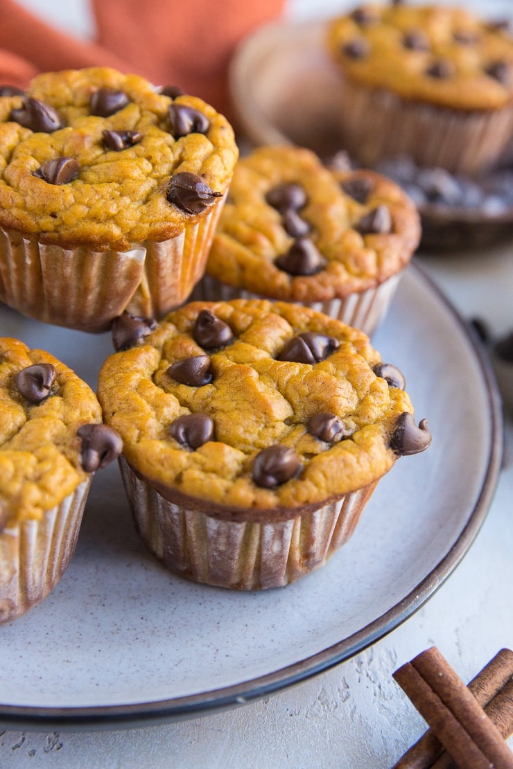 Flourless Chickpea Pumpkin Muffins - gluten-free, dairy-free, refined sugar-free healthy pumpkin muffins made with beans!