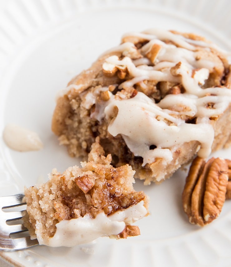 Maple Pecan Vegan Cinnamon Rolls - gluten-free, egg-free, dairy-free, and refined sugar-free cinnamon rolls for breakfast!