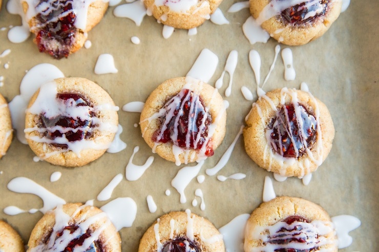Fill the cookies with more jam and drizzle with sugar-free sweetener