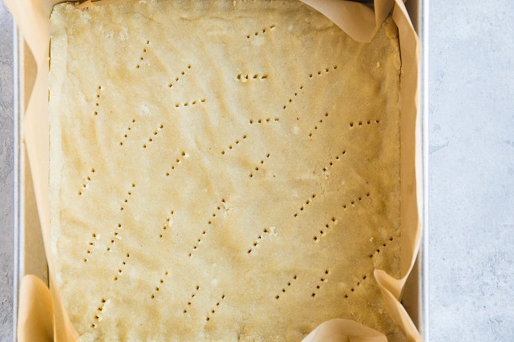 Prepare the almond flour shortbread crust