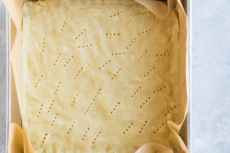 Prepare the almond flour shortbread crust