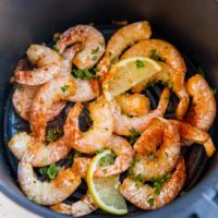 Air Fryer Shrimp - quick and easy shrimp in air fryer with lemon and garlic. Everything you need to know about cooking shrimp in air fryer right here!