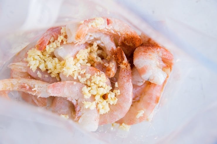 Transfer the shrimp, garlic, oil, salt and paprika to a zip lock bag.