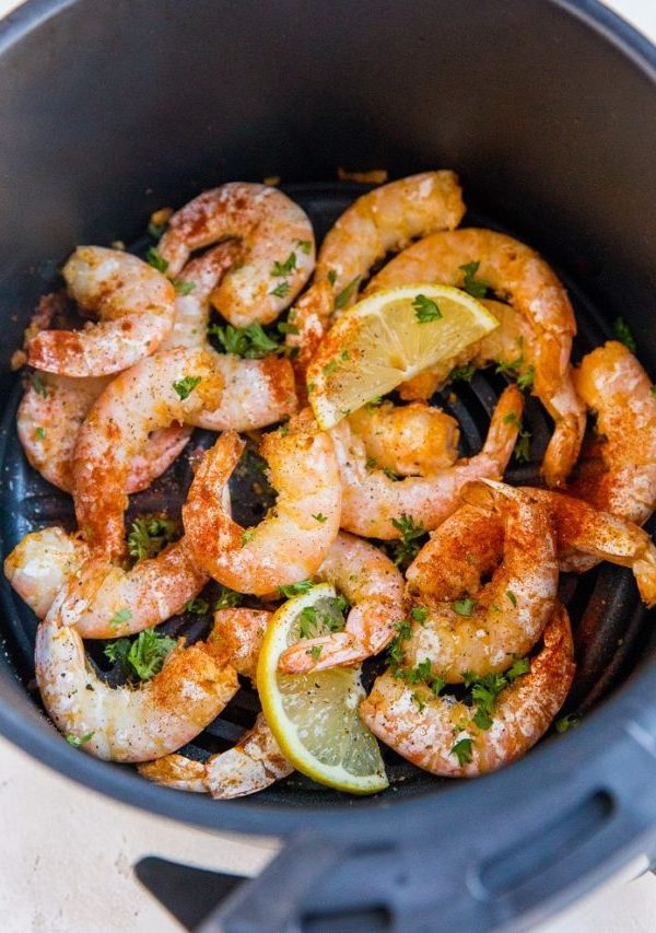 Air Fryer Shrimp - quick and easy shrimp in air fryer with lemon and garlic. Everything you need to know about cooking shrimp in air fryer right here!