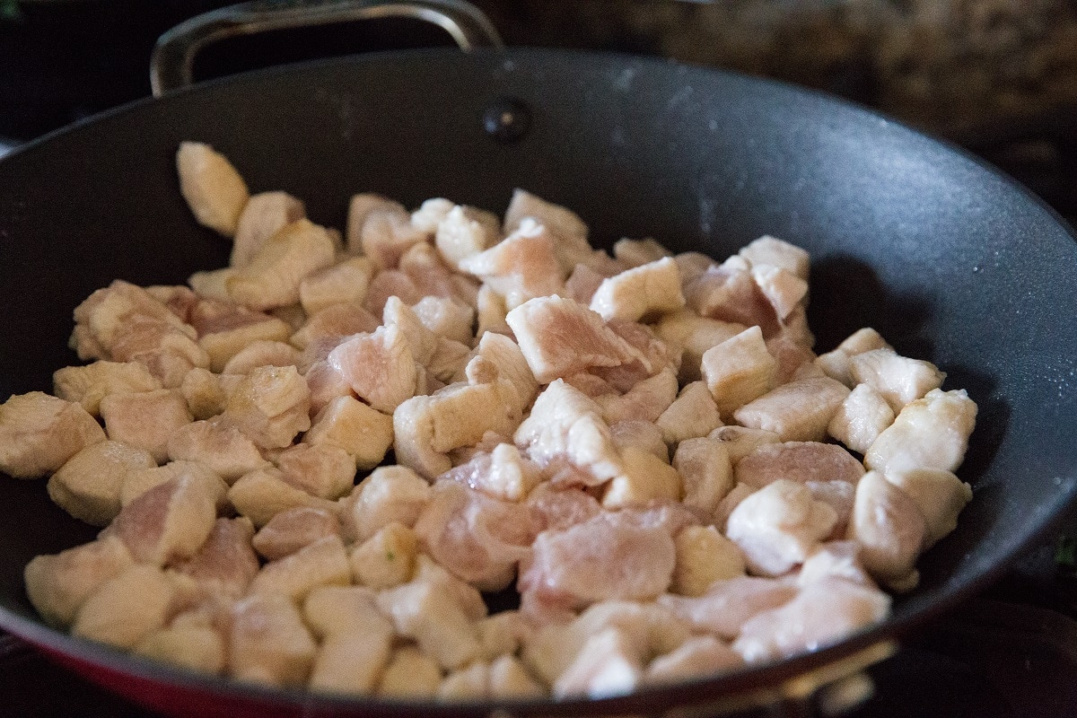 Allow the chicken to brown for a few minutes to become crispy.