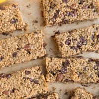 5-Ingredient Healthy Granola Bars sweetened mostly with banana. An easy, delicious crunchy granola bar recipe!