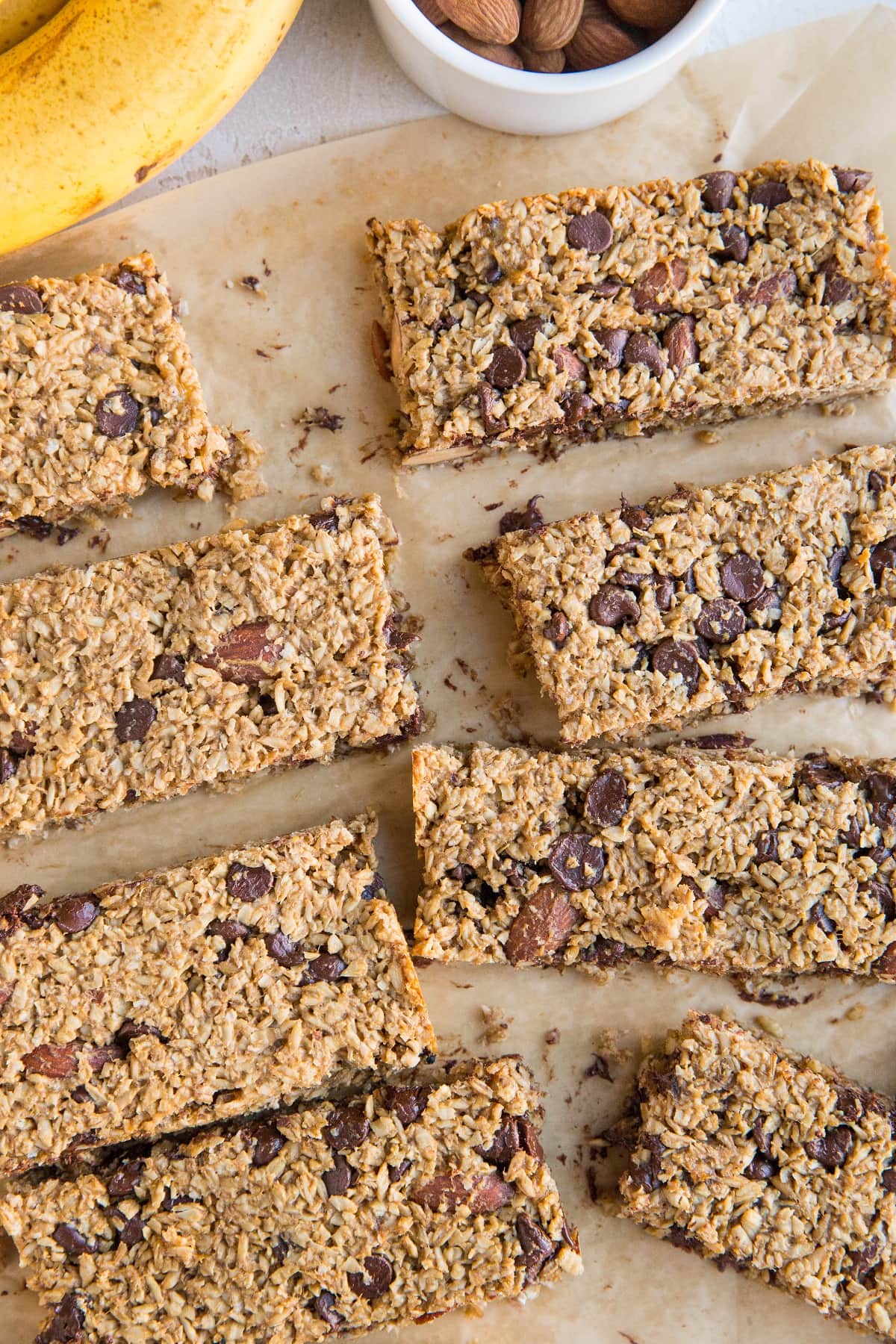 5-Ingredient Healthy Granola Bars sweetened mostly with banana. An easy, delicious crunchy granola bar recipe!