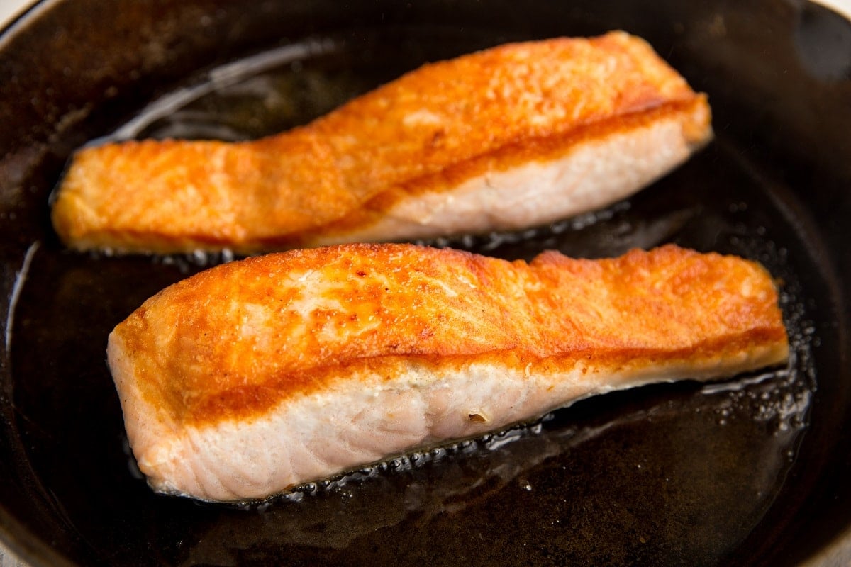 Crispy salmon in a skillet