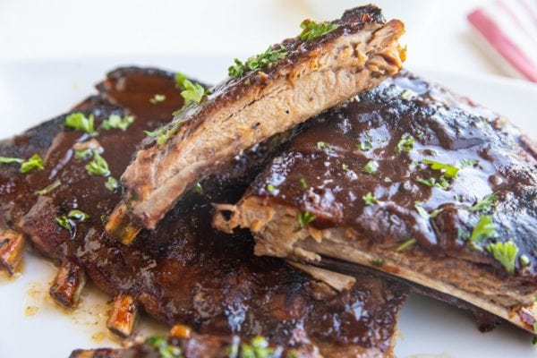 plate of bbq ribs ready to be eaten