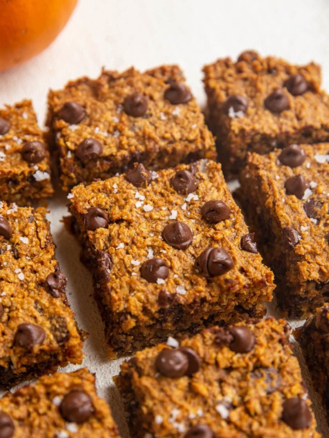 5-INGREDIENT FLOURLESS OATMEAL PUMPKIN BARS STORY