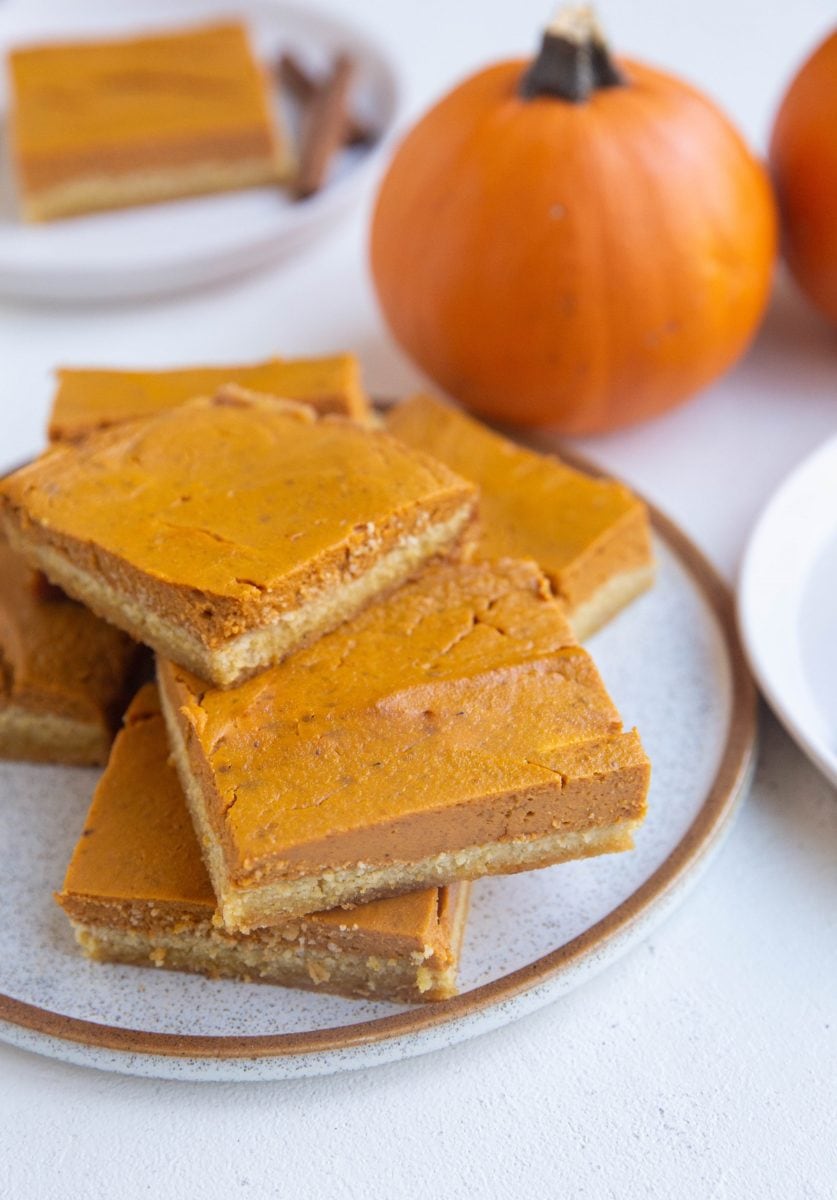 Plate of 5 pumpkin pie bars.