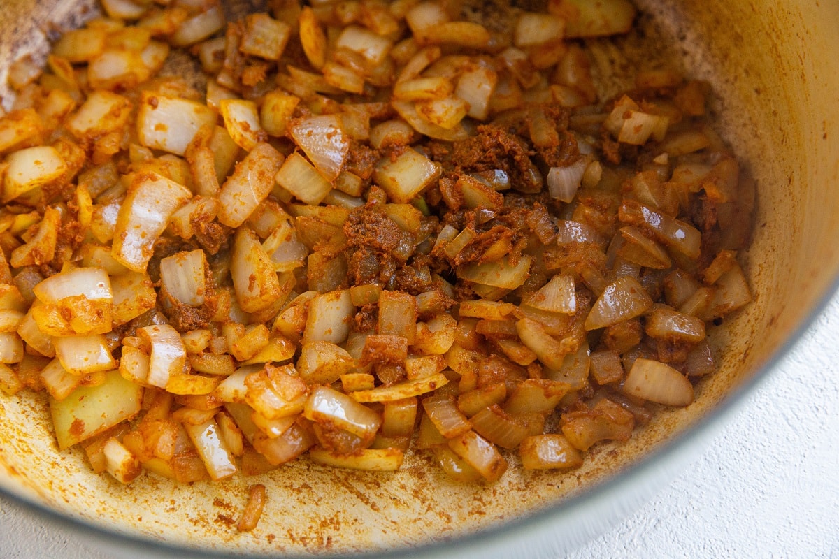 Onion, ginger, garlic, and curry past in a soup pot