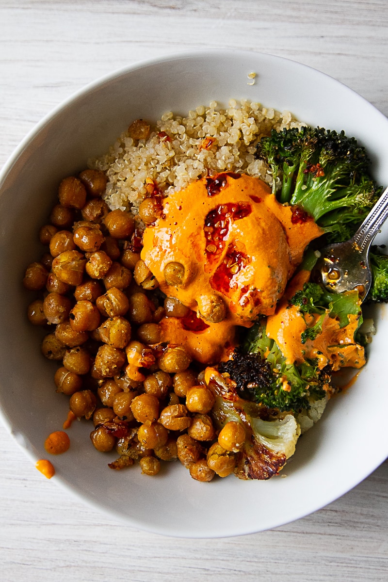 Quinoa Bowl with roasted chickpeas and veggies