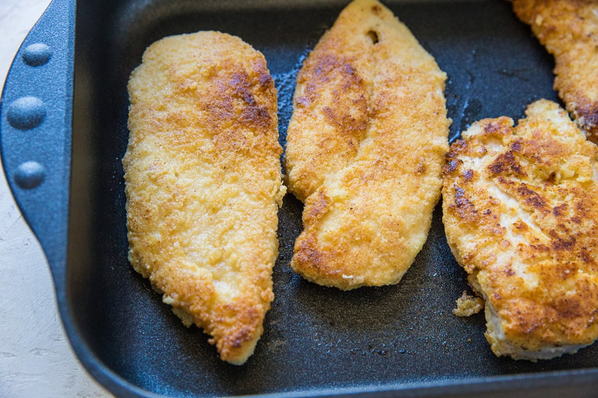 Pan-fried chicken in a casserole dish