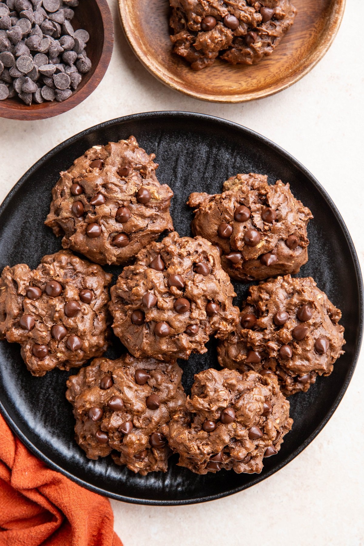 Black plate of chocolate peanut butter cookies