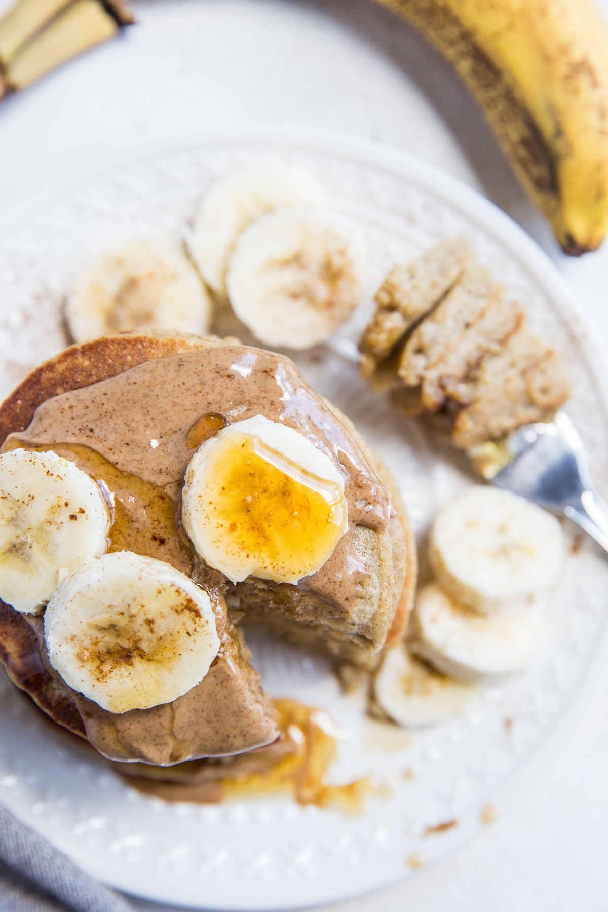 6-Ingredient Flourless Gluten-Free Banana Pancakes made with quick oats. Dairy-free, fluffy and delicious healthy pancake recipe
