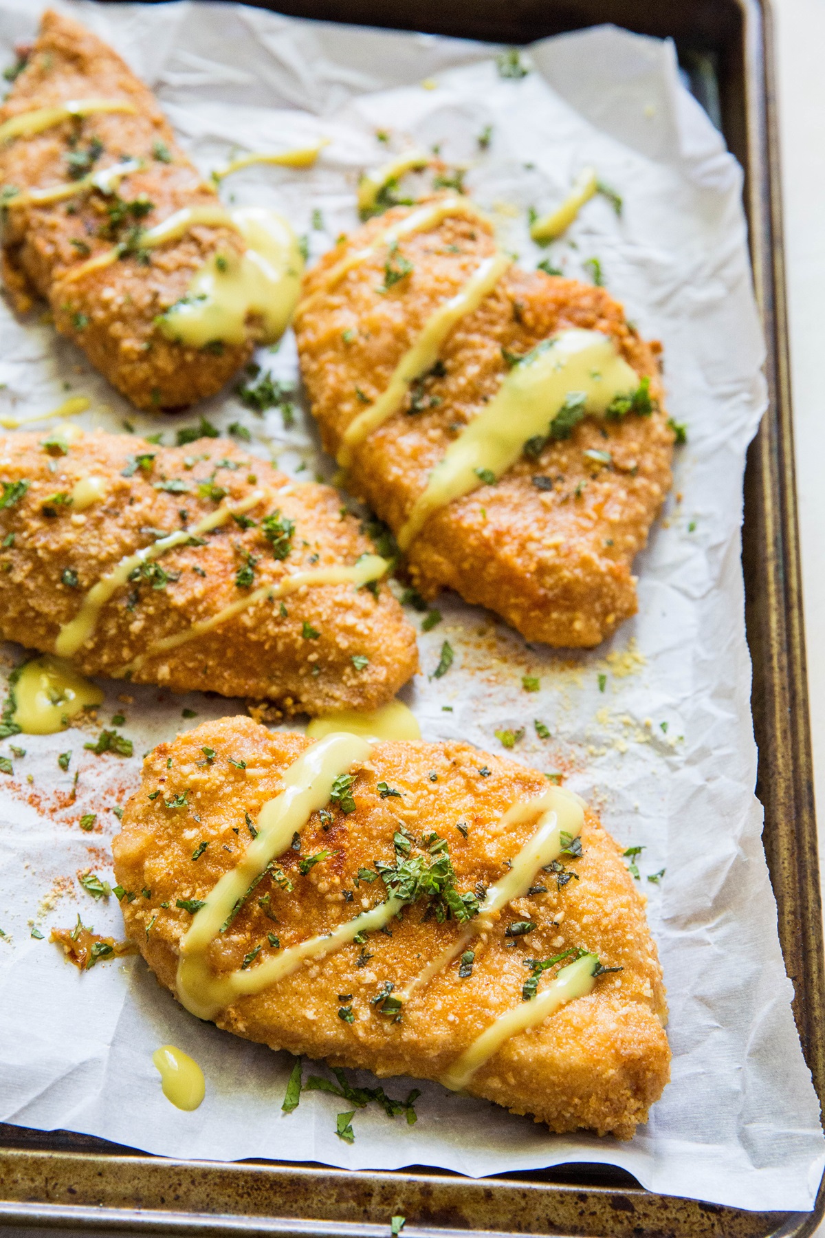 Grain-Free Pretzel-Crusted Baked Chicken - a healthier take on crispy chicken #glutenfree