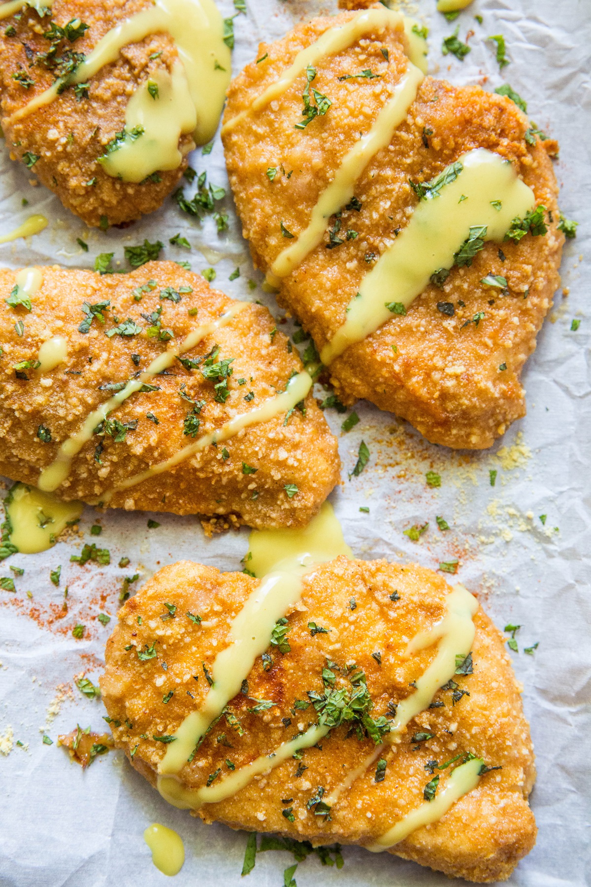 Grain-Free Pretzel-Crusted Baked Chicken - a healthier take on crispy chicken #glutenfree