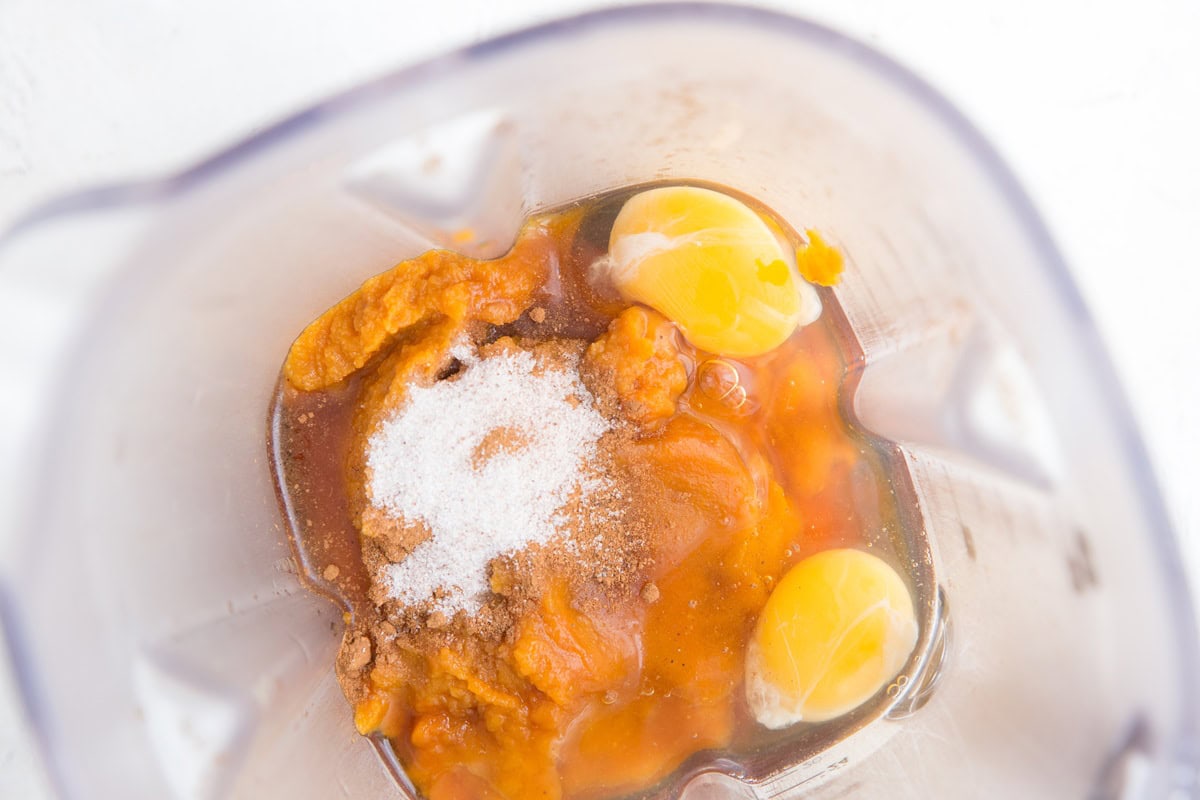 Ingredients for pumpkin pie filling in a blender