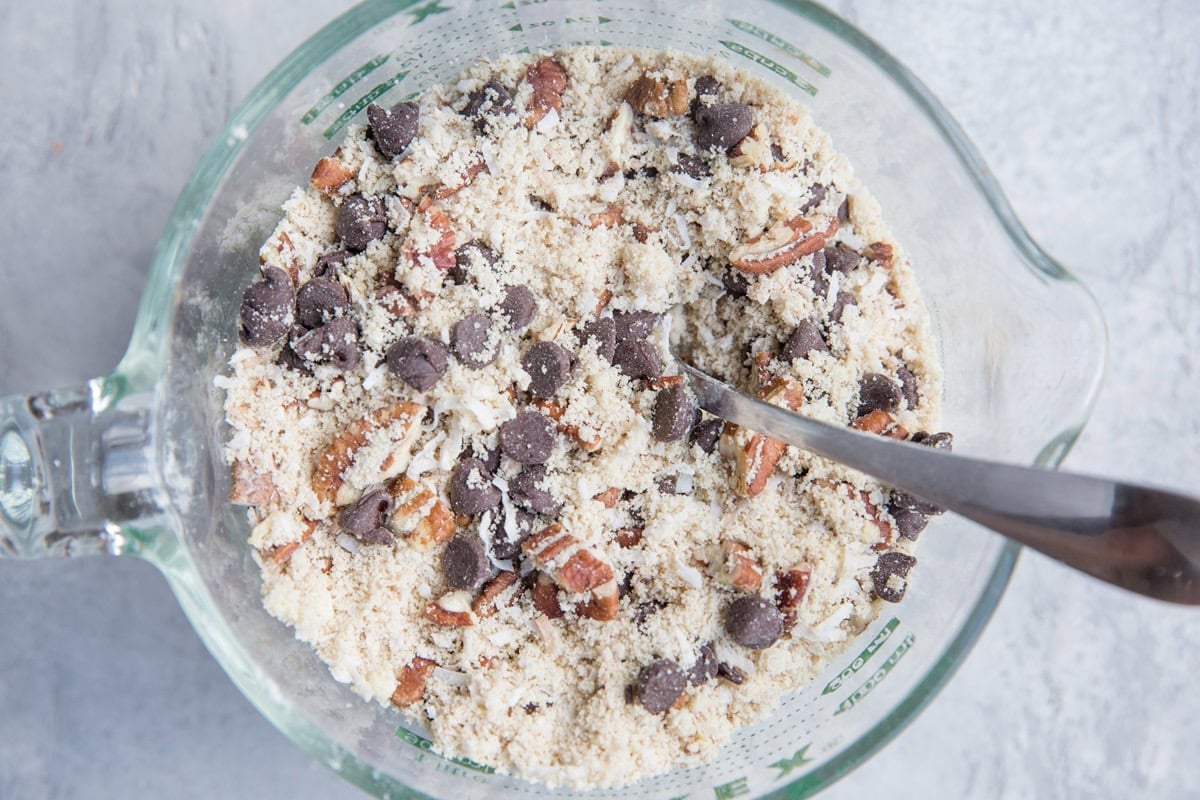 Stir dry ingredients for cookies in a bowl