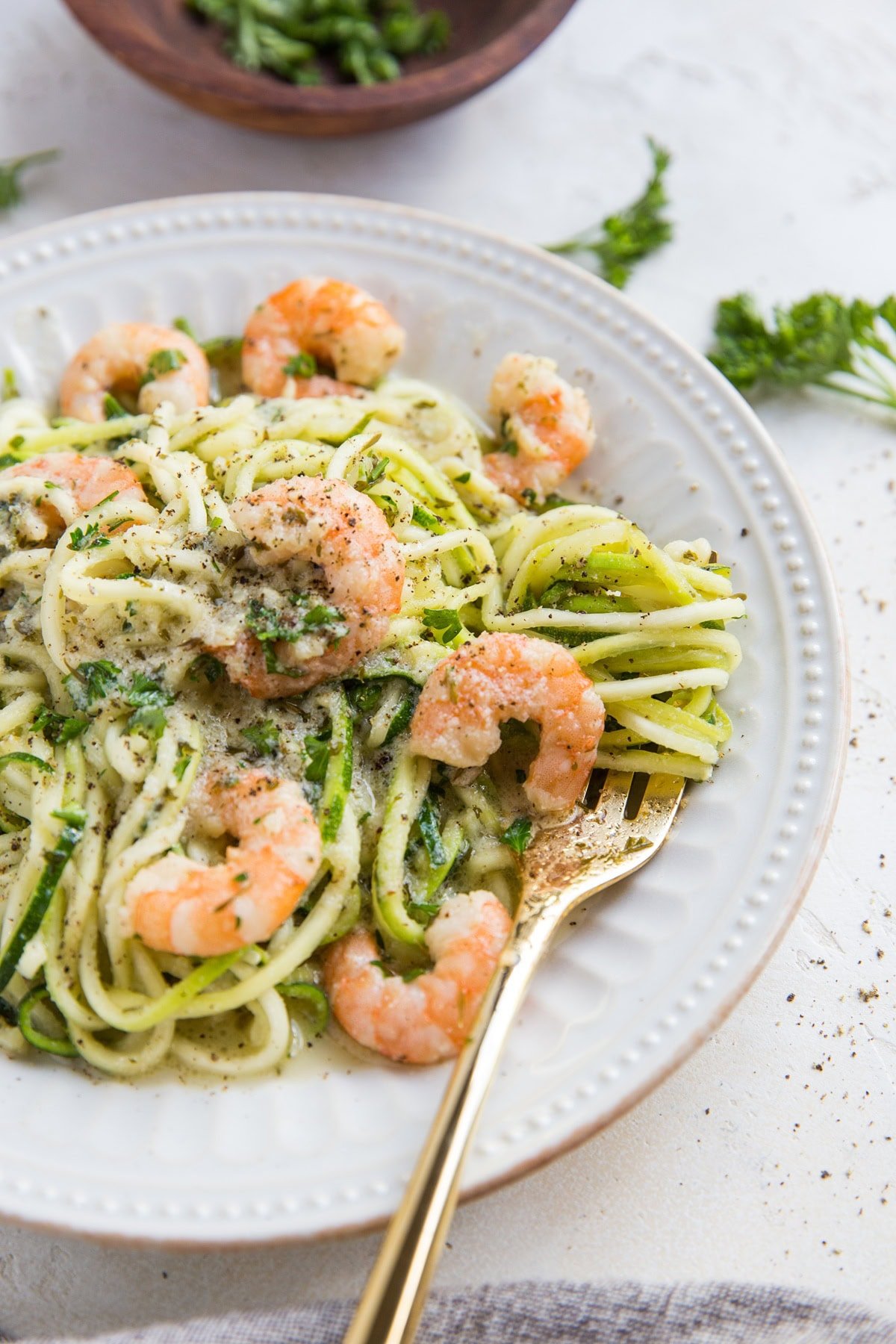 Easy Keto Shrimp Scampi with zucchini noodles - Made in just 20 minutes, this easy dinner recipe is clean, healthy and delicious!