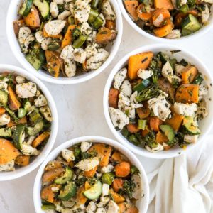 5 large meal prep bowls full of chicken and vegetables.