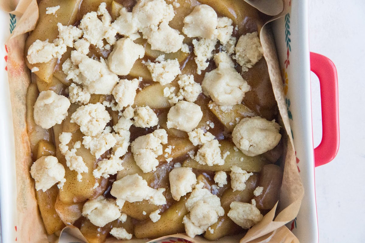 Sprinkle the crumb topping on top of the apple pie bars