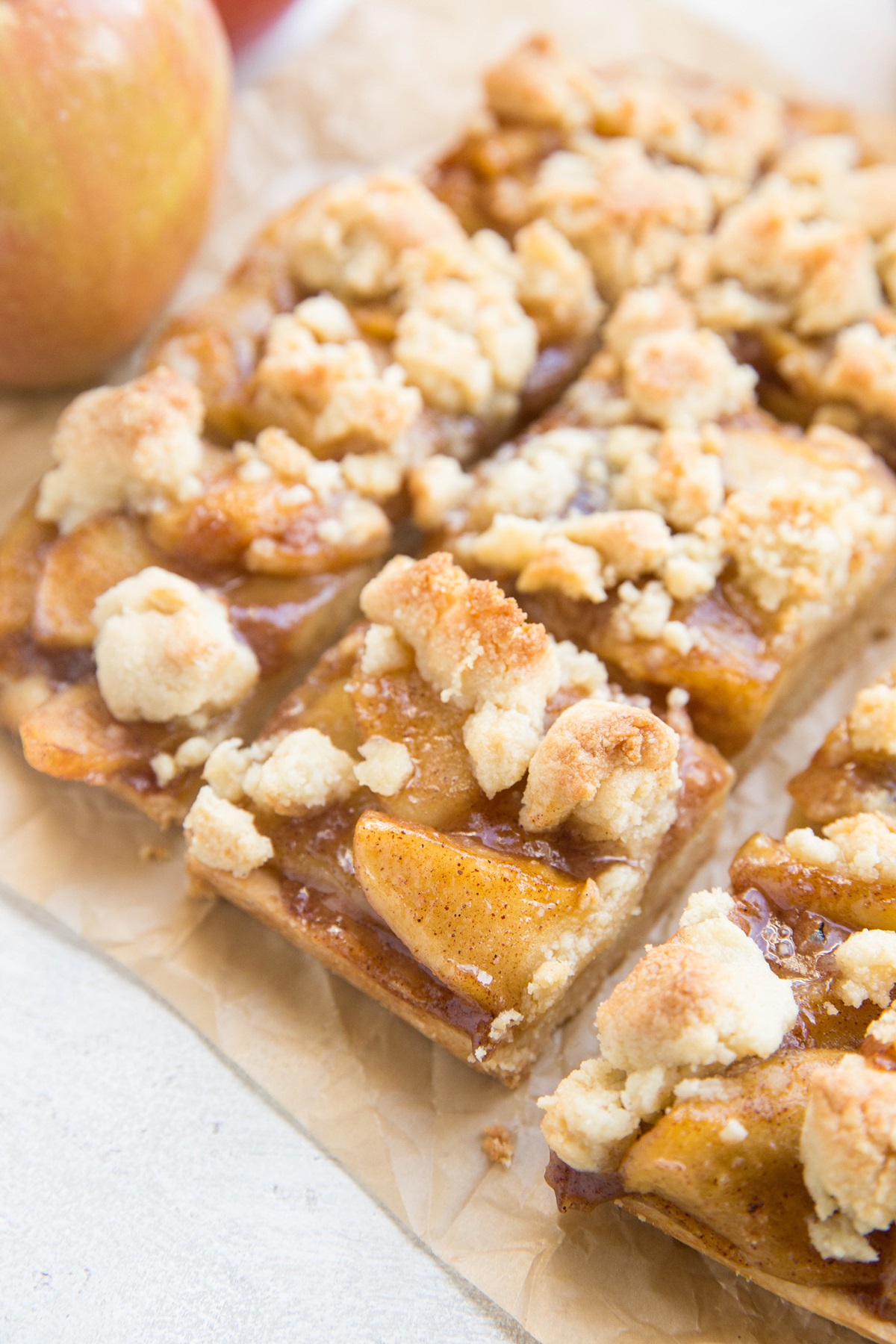Paleo Apple Pie Bars made grain-free, refined sugar-free, dairy-free and vegan! Only 6 ingredients and so easy to make!