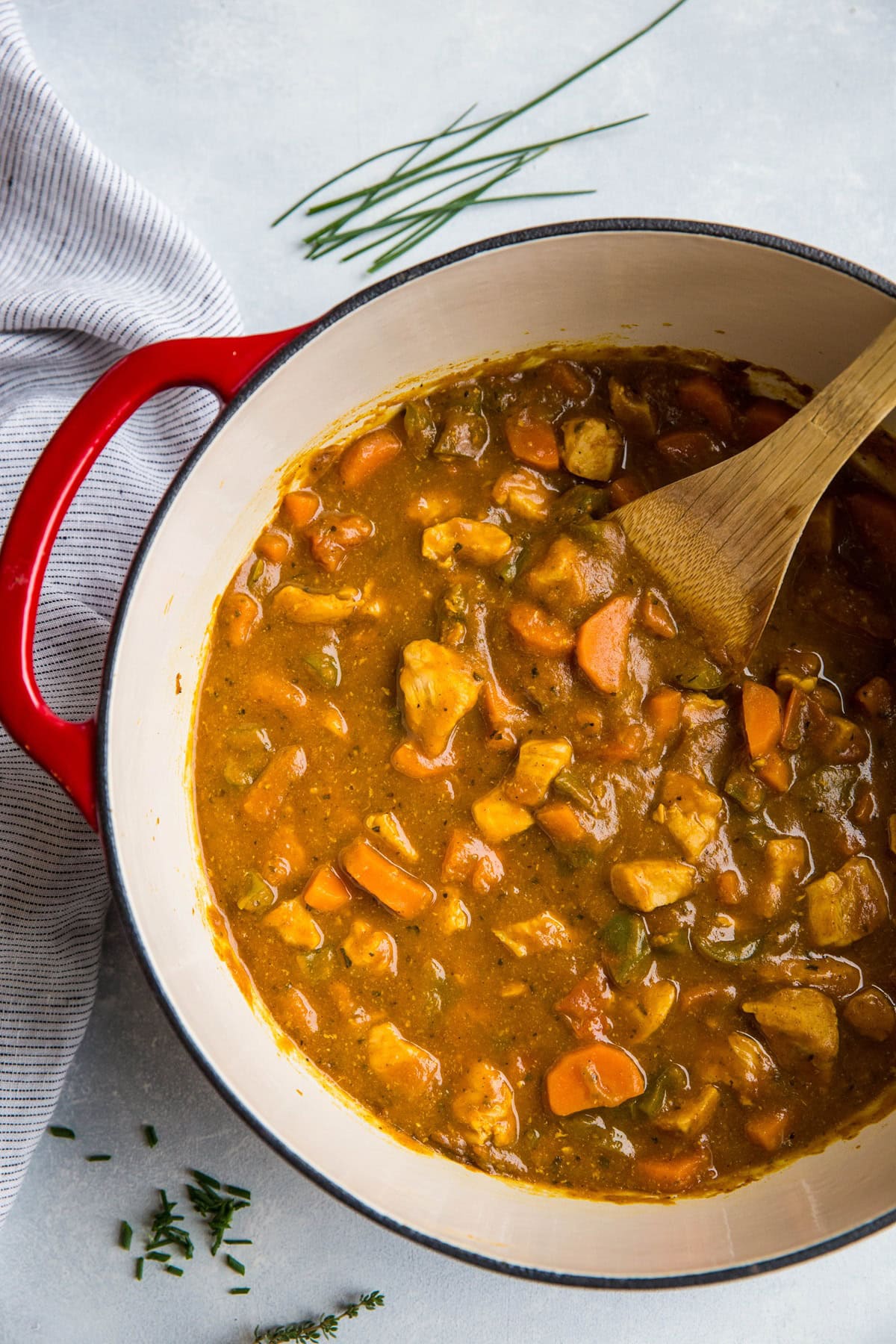 Large pot full of pumpkin chicken chili.