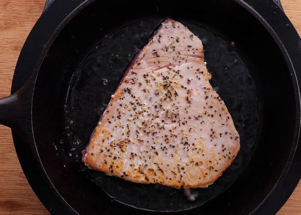 Seared tuna in a cast iron skillet