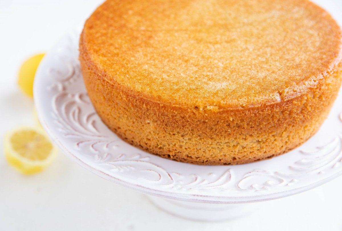 https://www.theroastedroot.net/wp-content/uploads/2023/04/grain-free-lemon-cake-4.jpg