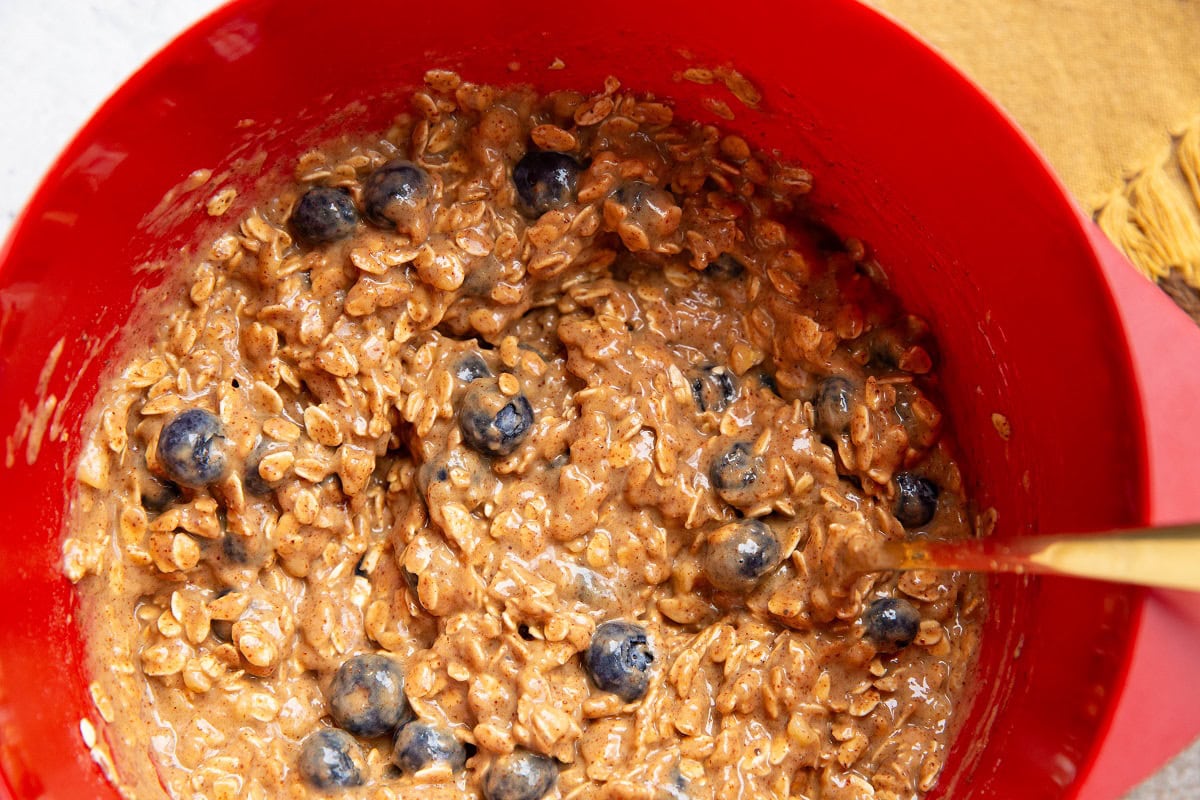 Blueberry mixture to make blueberry breakfast bars.