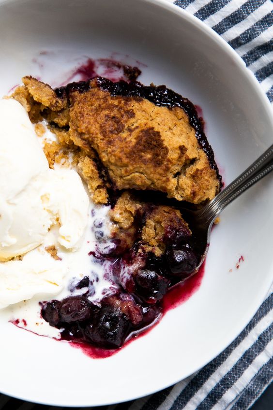 Berry cobbler with snickerdoodle topping